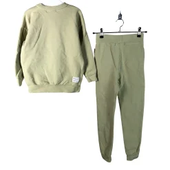 Collegeasu, koko 134 - 140